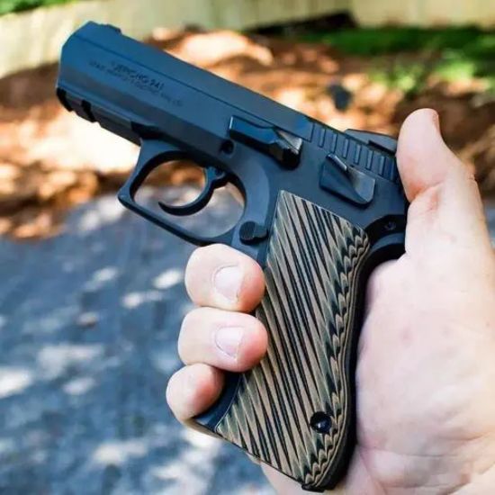 Mâner pistol