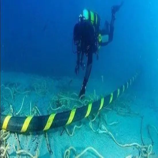Cablu optic submarin